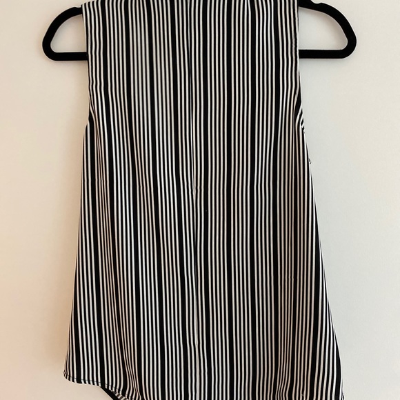 Karen Mullen Assymetrical sleeveless top - Picture 3 of 4